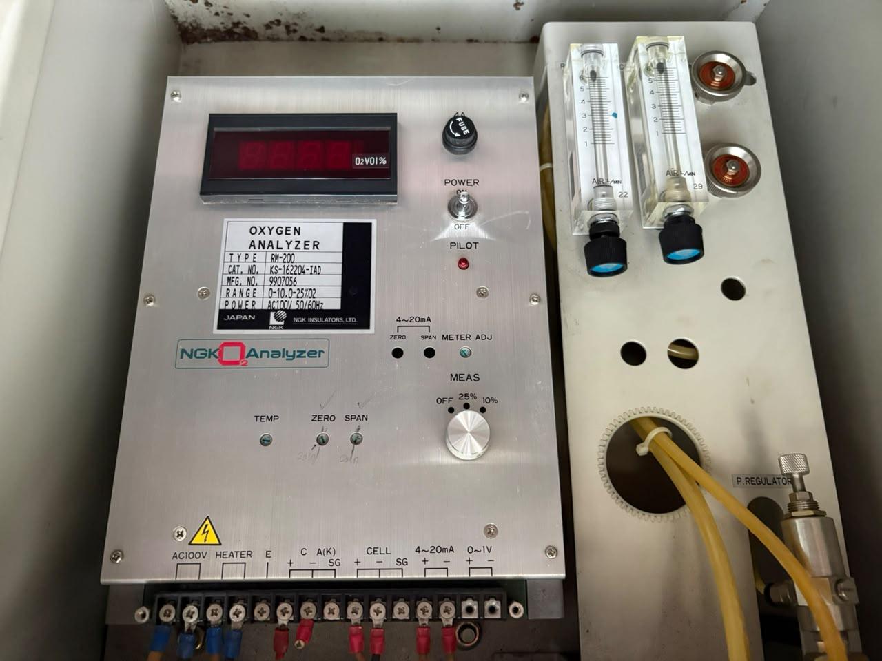 NGK RM-200 Zirconia Oxygen Analyzer MFG No. 9907056 Cat. KS-162204-1AD